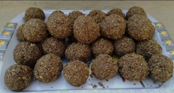 Alsi ki pinni 500g,Flexseed laddu,ladoo,Flexseed ball,laddu,pinni, homemade pure desi ghee or jeggry(gurr) se bni pinniyan ,alsi k pinni - Image 3
