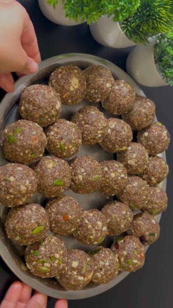 Alsi ki pinni 500g,Flexseed laddu,ladoo,Flexseed ball,laddu,pinni, homemade pure desi ghee or jeggry(gurr) se bni pinniyan ,alsi k pinni - Image 4